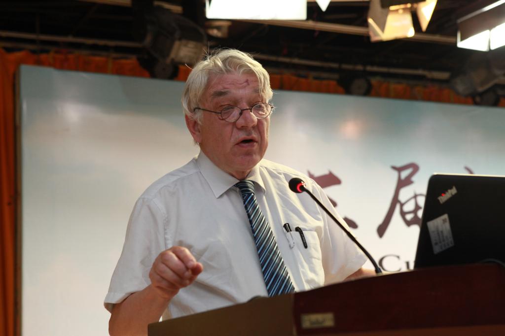 著名汉学家德国波恩大学教授顾彬发言.JPG